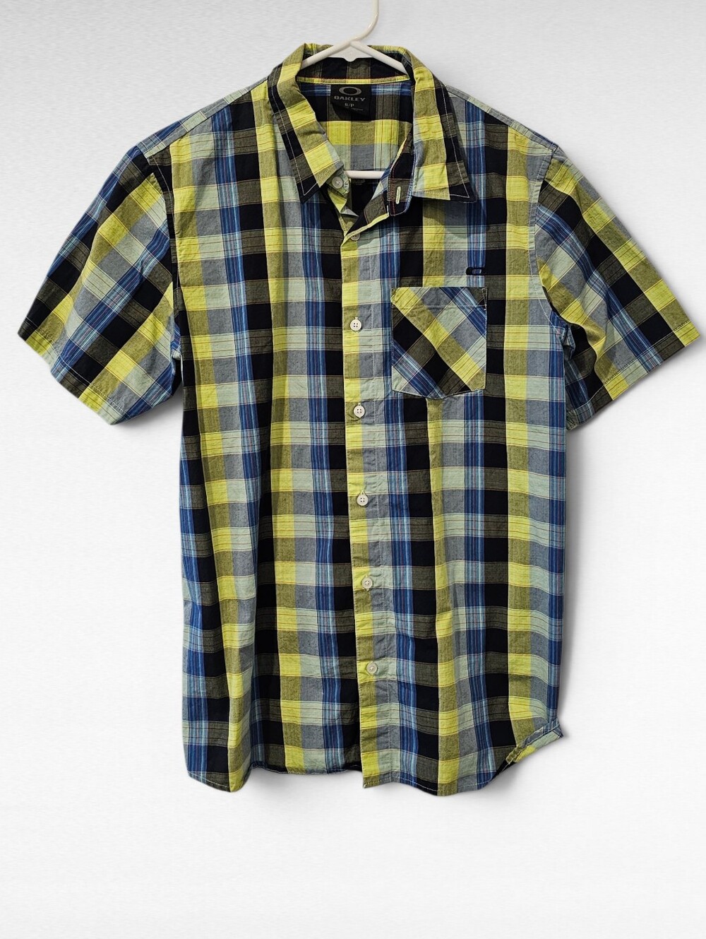 Oakley Plaid Short Sleeve Button Up Shirt 100% Cotton Size Small